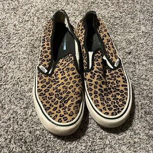 Vans - cheetah print 
Size : 9.5